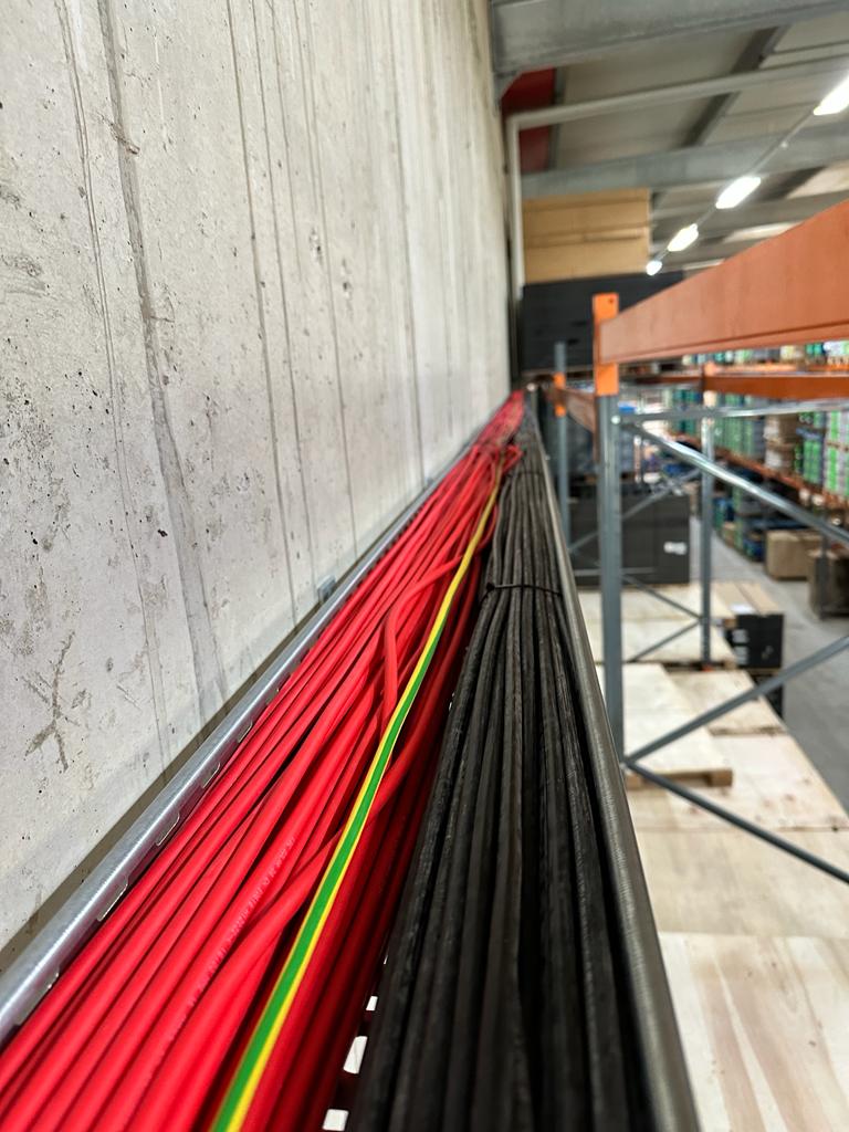 Assembly of cable trays — 2